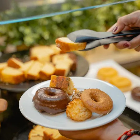 Rh Sorolla Centro فندق 3*